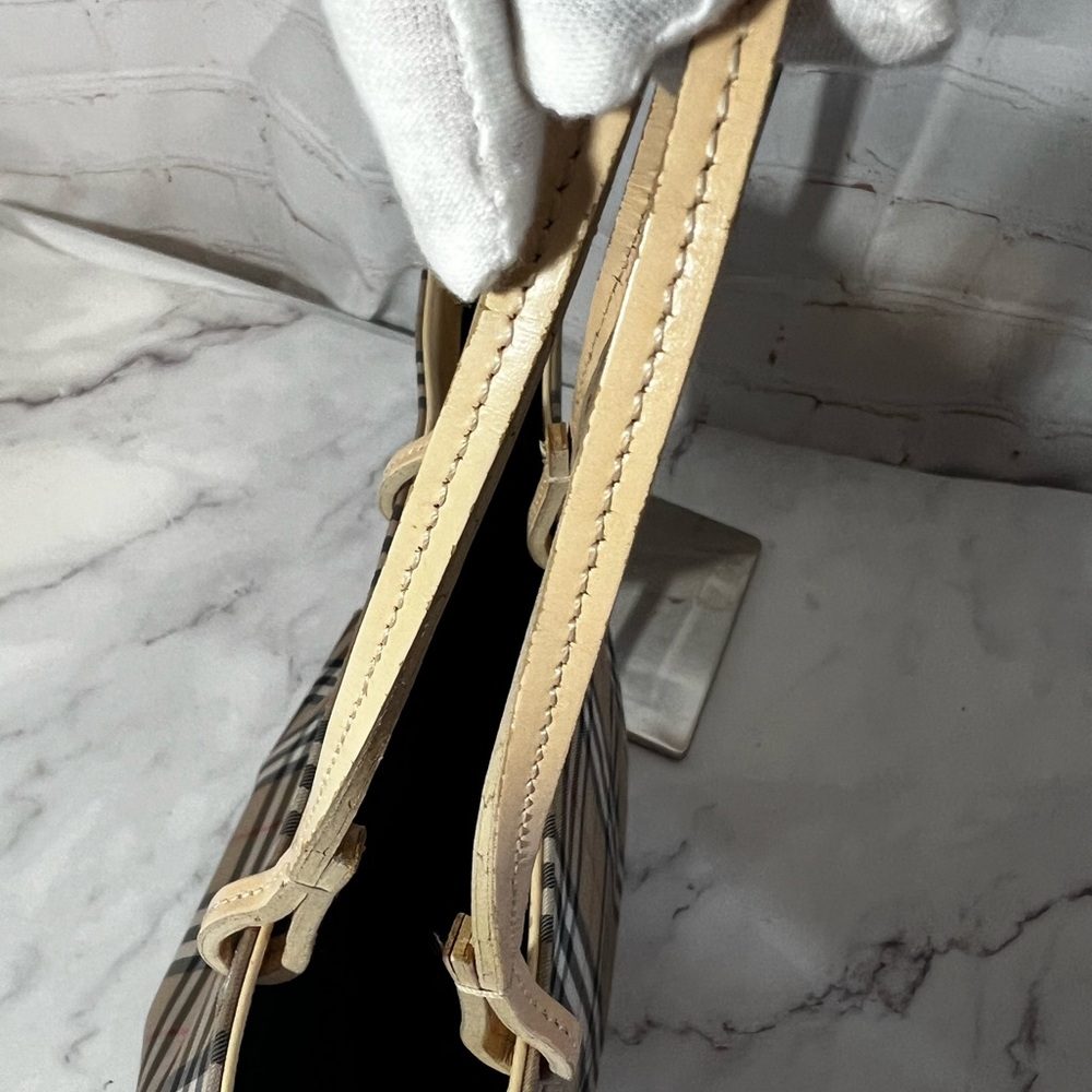 GUC Burberry Small Nova Check Tote - Picture 9 of 9